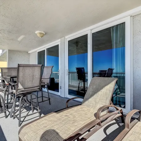 Sweeping views from this 3 bed/2bath condo