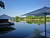 River Marina Resort Hotel a Uthai Thani