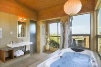 Mr & MRS Smith Hapuku Lodge & Tree Houses - Romantic