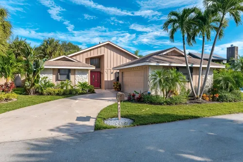 Jupiter Inlet Village House W/Pool - Walk to the Beach, Inlet, Pelican Club - con encanto