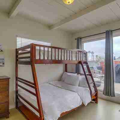Location & View! One House From Ocean -3 bedroom Mission Beach unit, sleeps 10 Rooms