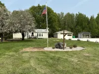 Cozy Place w/Rustic Bunk house ORV Trail at end of driveway Sleeps 8-10 - 홈스테이