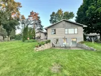 Game Room! -Lakefront 5BRM - Huge Yard - 4-Star