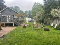 Cozy bungalow in Marquette w/ hot tub. Minutes from Lake Superior and downtown. - نادي رياضي