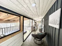 Comfort Elevated • Hot Tub • King Suite • Direct Trail Access • in Town • WiFi - Homestays
