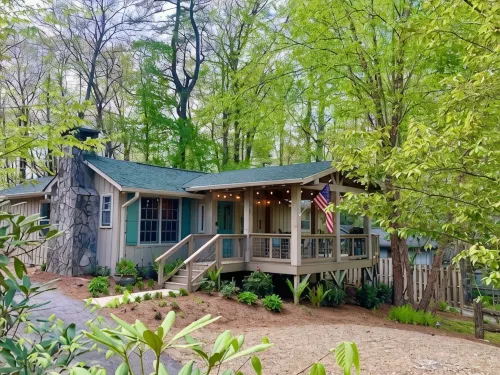 Designer Cottage-Highlands-Amazing Outdoor Living Spaces-Fireplace-Pet Friendly - ブティック