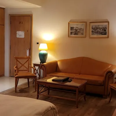 Hotel Napoleon Beirut โรงแรมใกล้โบสถ์แห่งฮาริสซา