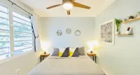 Roadside Apartment of Beachfront Property! AC & WiFi - バルコニー