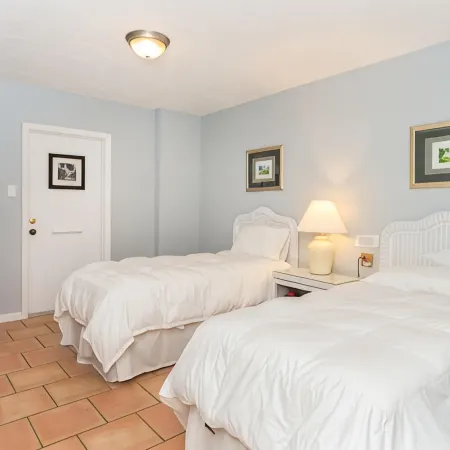Licensed Totally Remodeled (2020Oceanfront Townhome with ocean views