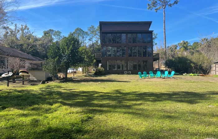 3 Story Rainbow Riverfront House With Panoramic Views!