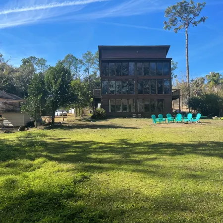 3 Story Rainbow Riverfront House With Panoramic Views!