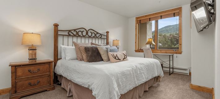 Steamboat ski in/ski out condo Hotels in Routt County