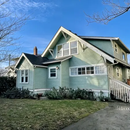 Beautiful, family-friendly Portland home, walk score of 94! Отели рядом с достопримечательностью «Маунт Табор Парк»