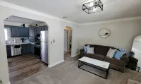Updated Higgins Cottage w/ AC - Walking Distance to Higgins & Boat Parking - Wifi