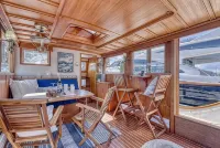 Spacious 46' Yacht: Luxury, kayaks, walk to town - Wifi
