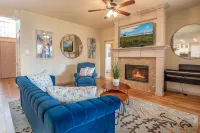 Spacious Two-Story Home in Frisco w/ EV Charger - บังกะโล