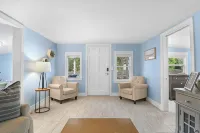 Cozy Cottage! 1 Mile from Downtown & St. Pete Pier - Bungalows