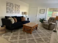 Quaint 2 Bedroom Flat Downtown - Condos