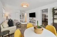 Leesburg Hideaway- King Bed + Private Backyard - 4 stjerner