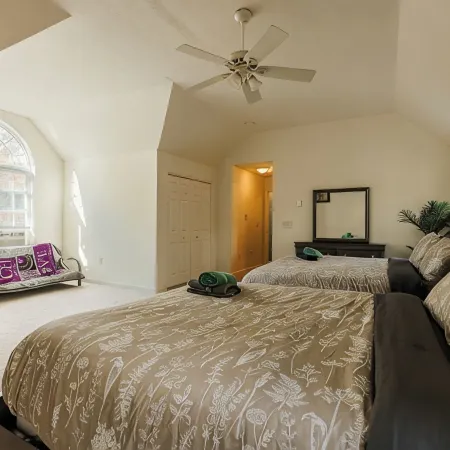 Mohawk Kudil in Poconos !Njoy Your spring with Hot Tub, Private Pool & Game Room