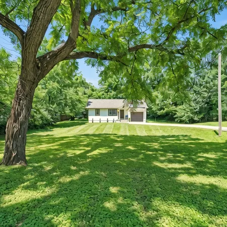 Cozy&Quiet Modern Retreat Near Hwy 65 & Cherry St