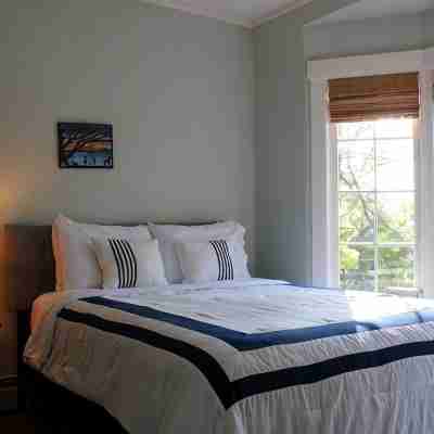 Lakeview Historic Home Guest Rave: Delicious Breakfast Rooms