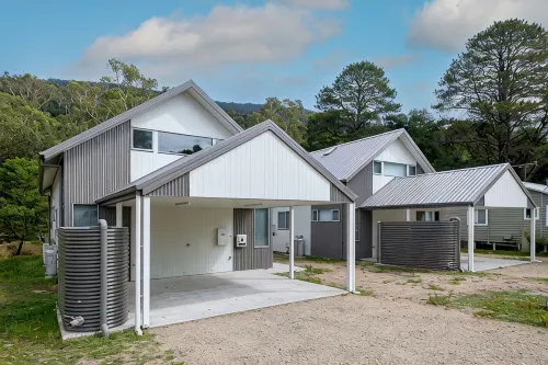 Serenity HG4A: Brand New 4Br 3.5Ba House with Absolute Nat Park Frontage