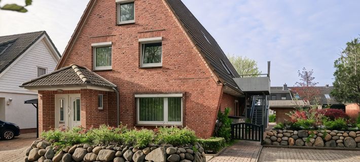Spacious vacation apartment in a central and quiet location with terrace Hotele w: Busum