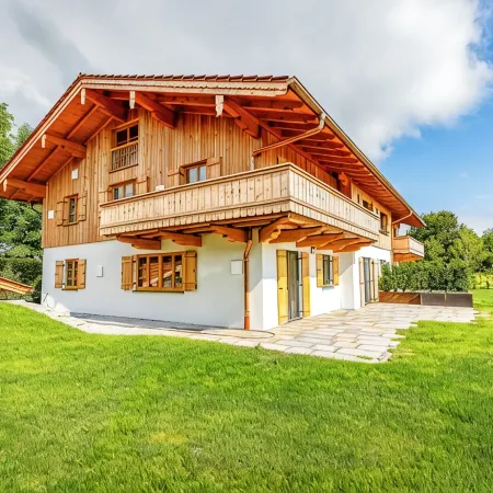 "Graf Chiemo Suites" luyury living direkt am Chiemsee mit privatem Seezugang! Hotels in Chieming