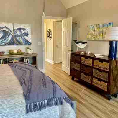 Beautiful vacation home in Kill Devil Hills. Enjoy the ocean and the sound. Rooms