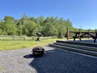 Salmon River Waterfront Lodge w/ Soothing Hot Tub
