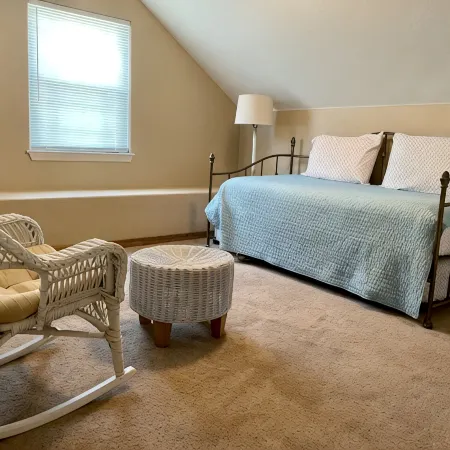 The Country Cottage w/ Beautiful Views-5 mi. from historic downtown