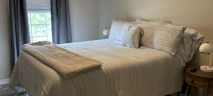 Stellar 4 bedroom home, newly renovated in Ankeny 앙케니 호텔