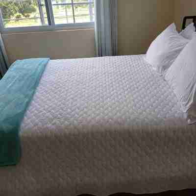 Spacious 5-bedroom house in tranquil Montego Bay with AC, WiFi Rooms