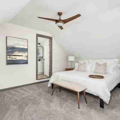 Sunny Blue: 4 BR, 2 En-suites, Hip Fountain Square Rooms