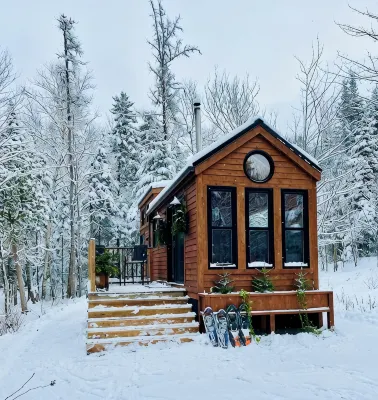 溪畔森林私人迷你小屋，帶涼亭
