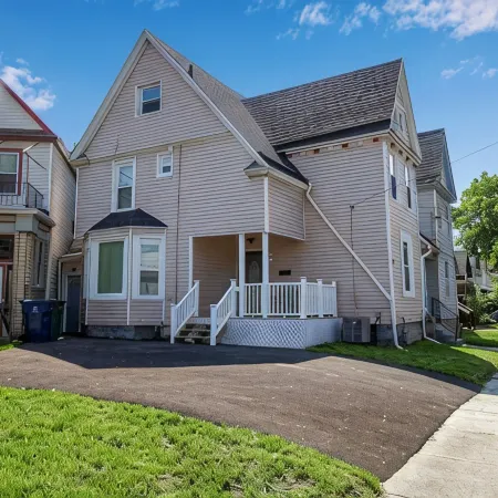 Charming 3-Br House in lovely Buffalo with AC, WiFi & Free Parking