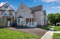 Charming 3-Br House in lovely Buffalo with AC, WiFi & Free Parking - Bungalow