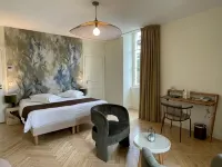 Hôtel & Restaurant - le Manoir des Cèdres - Piscine extérieure et Climatisation - parking
