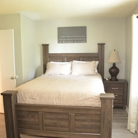The Perfect Spot: 2-Bedroom Apt - Centrally located in fabulous Enterprise!