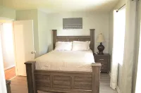 The Perfect Spot: 2-Bedroom Apt - Centrally located in fabulous Enterprise!