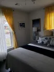 Charming 2-bedroom vintage cottage with WiFi, a/c, and other popular amenities. - 3-Star