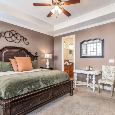 Large or Multi Family Alert- Lakeviews-Sleeps 9-Next to Pools- Sdc