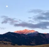 Breathtaking Views of Yellowstone on the Yellowstone River in a Luxury Lodge! - 4-نجوم