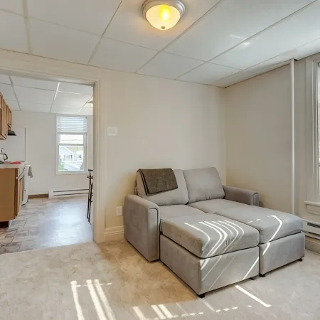Hell's Kitchen, Apt #11-Bedroom Apartment Just a Short Walk to Hershey Theatre