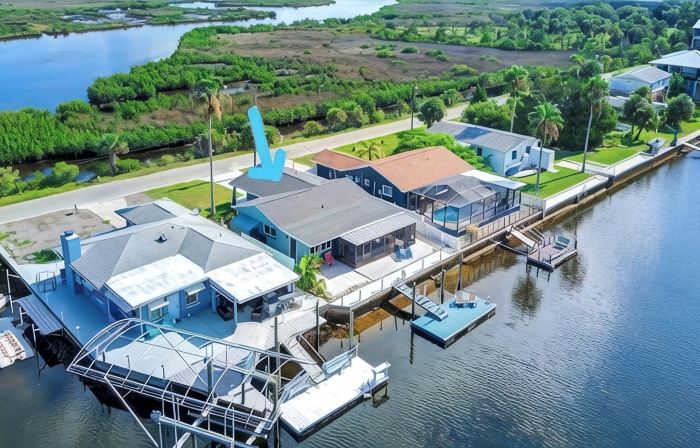 Tidewater: Bring your boat, backyard beach,kayaks.