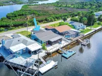 Tidewater: Bring your boat, backyard beach,kayaks. Hotel di Hernando Beach