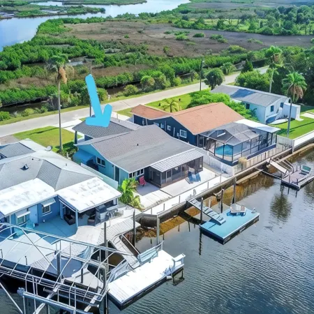 Tidewater: Bring your boat, backyard beach,kayaks.
