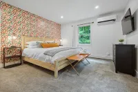 Vermont Summer Escape - Sleeps 8 with FirePit, Hot Tub, and Pet Friendly! - Boutique