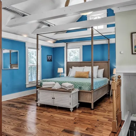 Magazine featured townhome steps from Elmwood Village 25mins from Niagara Falls